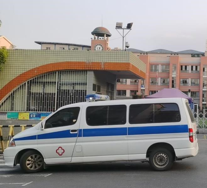 大观救护车出租护送骨折病人一公里多少钱